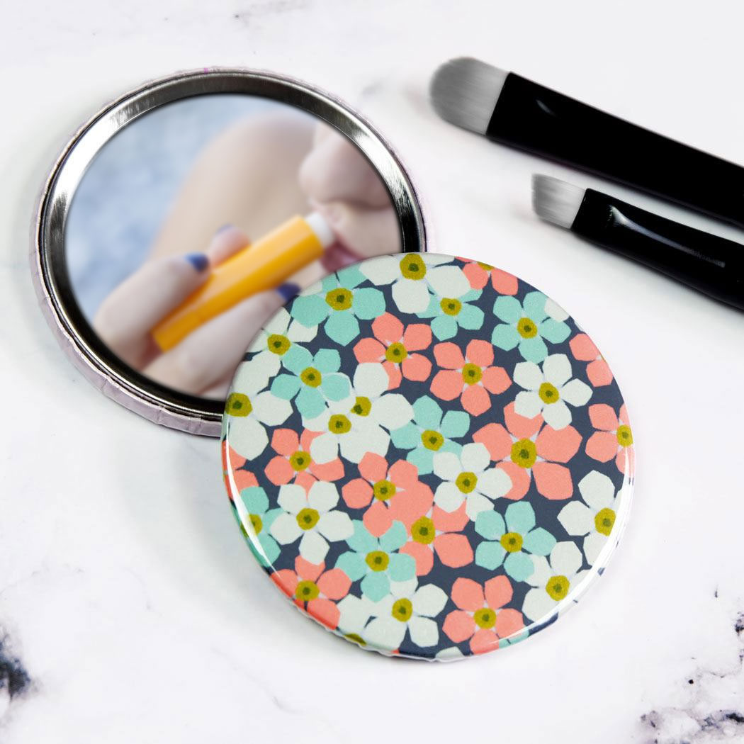 Elements for making badges with a mirror