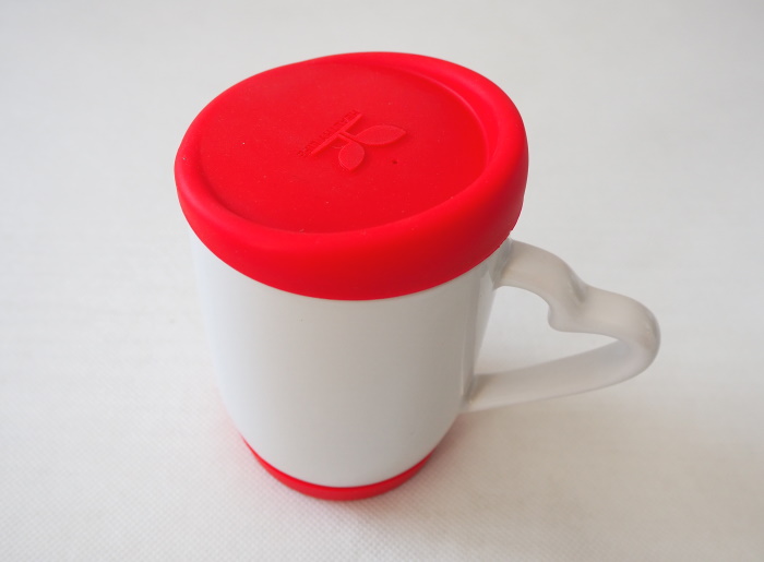 Sublimation mug with heart shape handle - a colorful silicone lid and stand