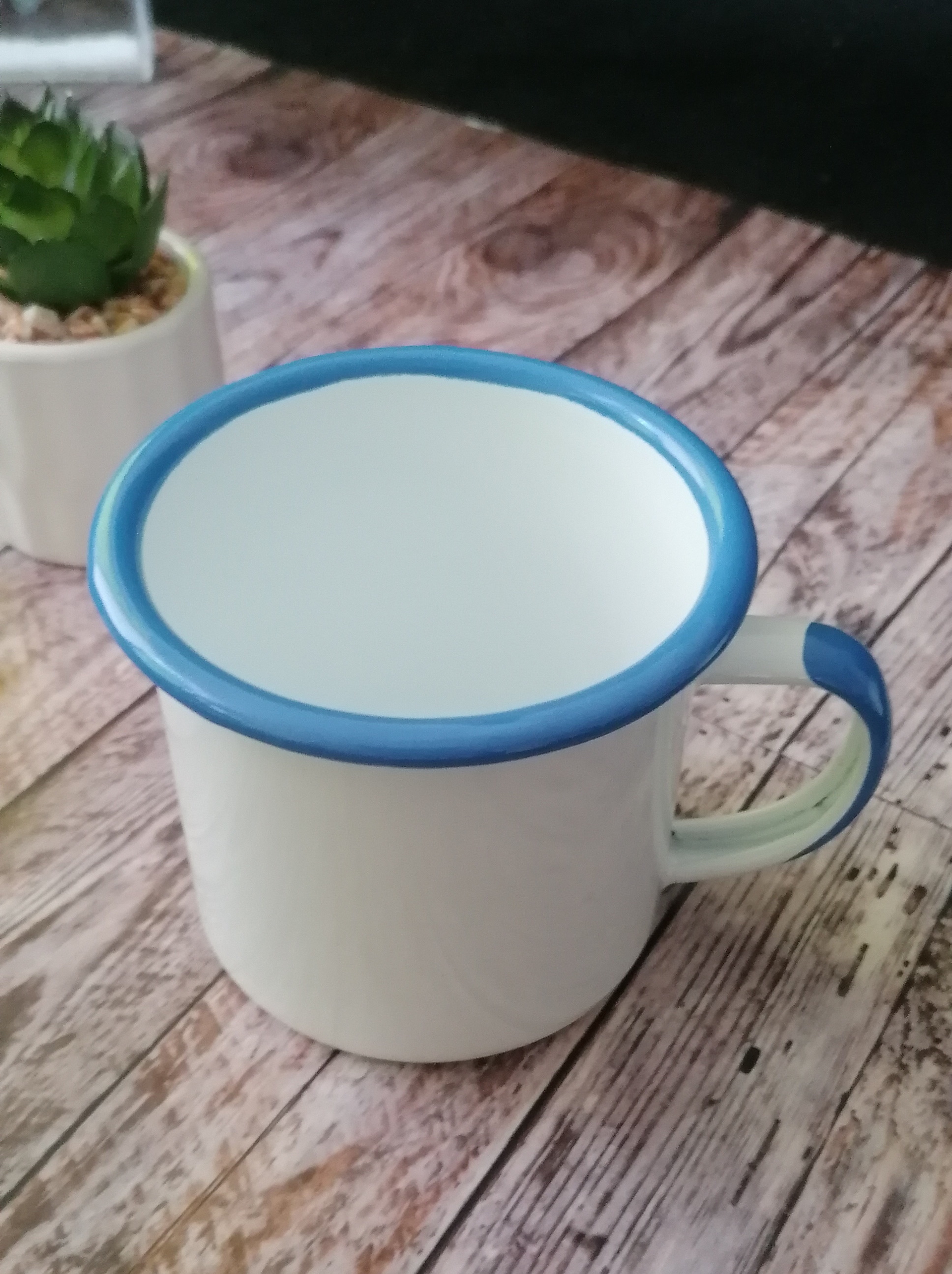 Enamel steel mug for sublimation with blue rim and handle