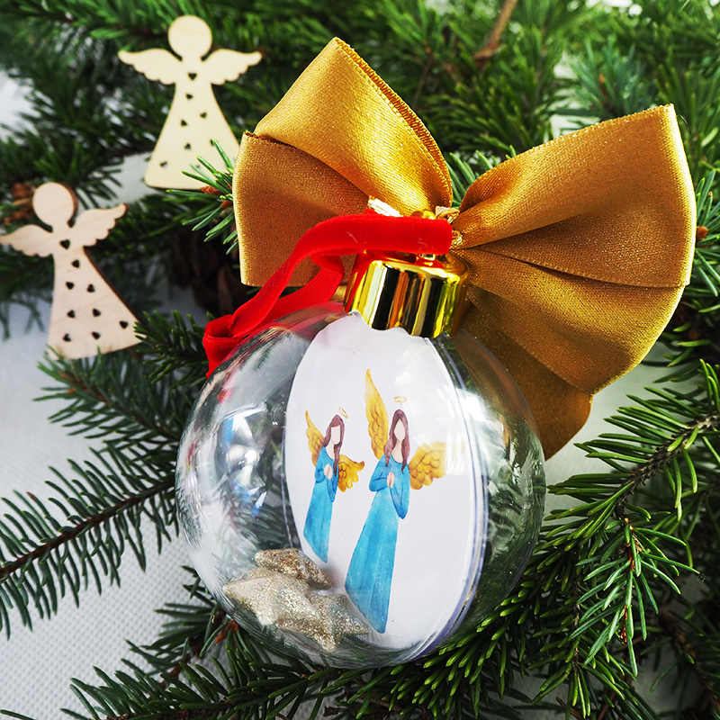 Photo Christmas bauble with red ribbon and gold cap