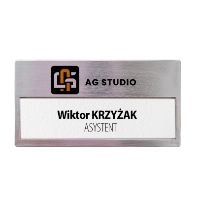 Identyfikator z okienkiem i zapięciam na agrafkę i wieszak