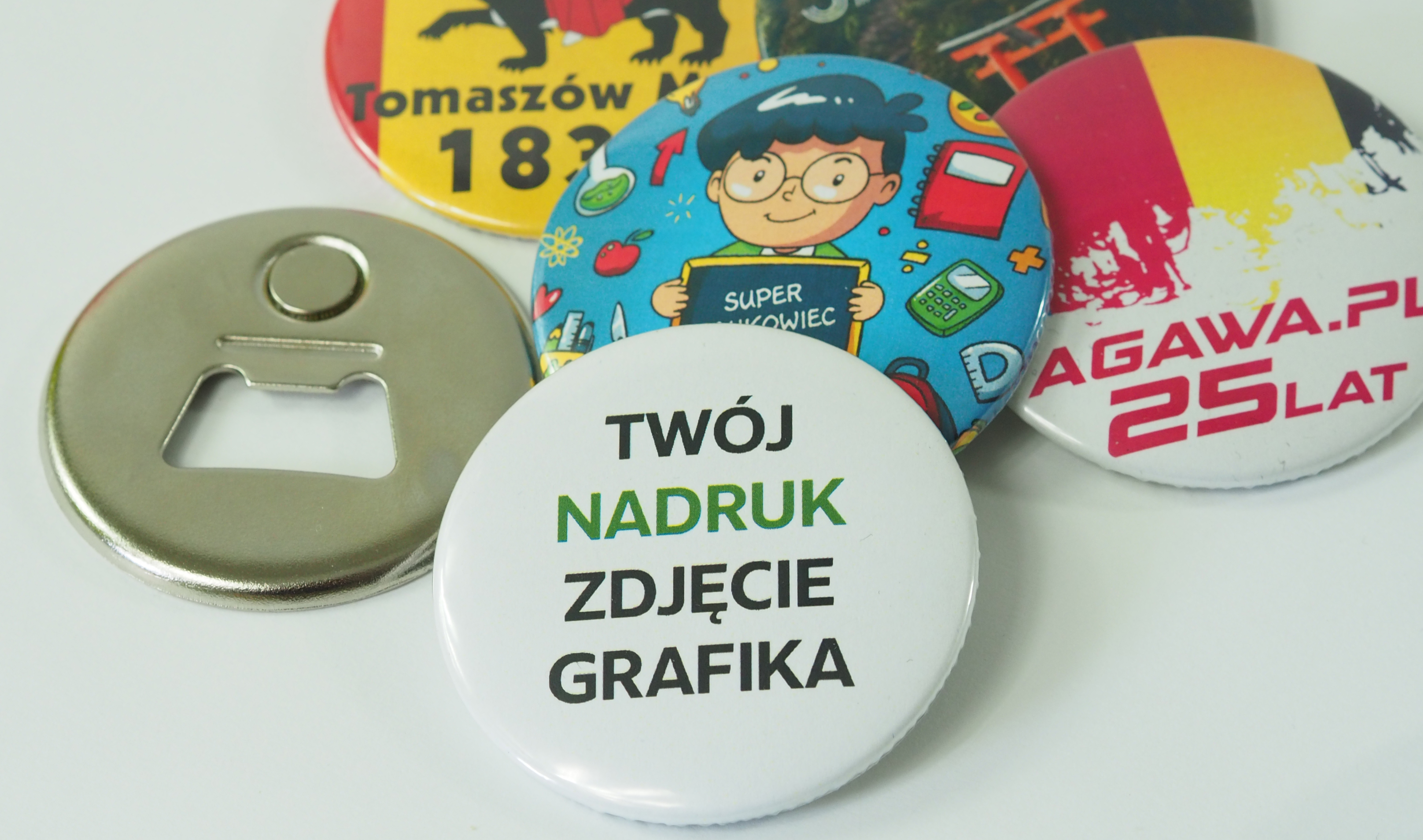 Elementy do składania znaczków z otwieraczem magnetycznym