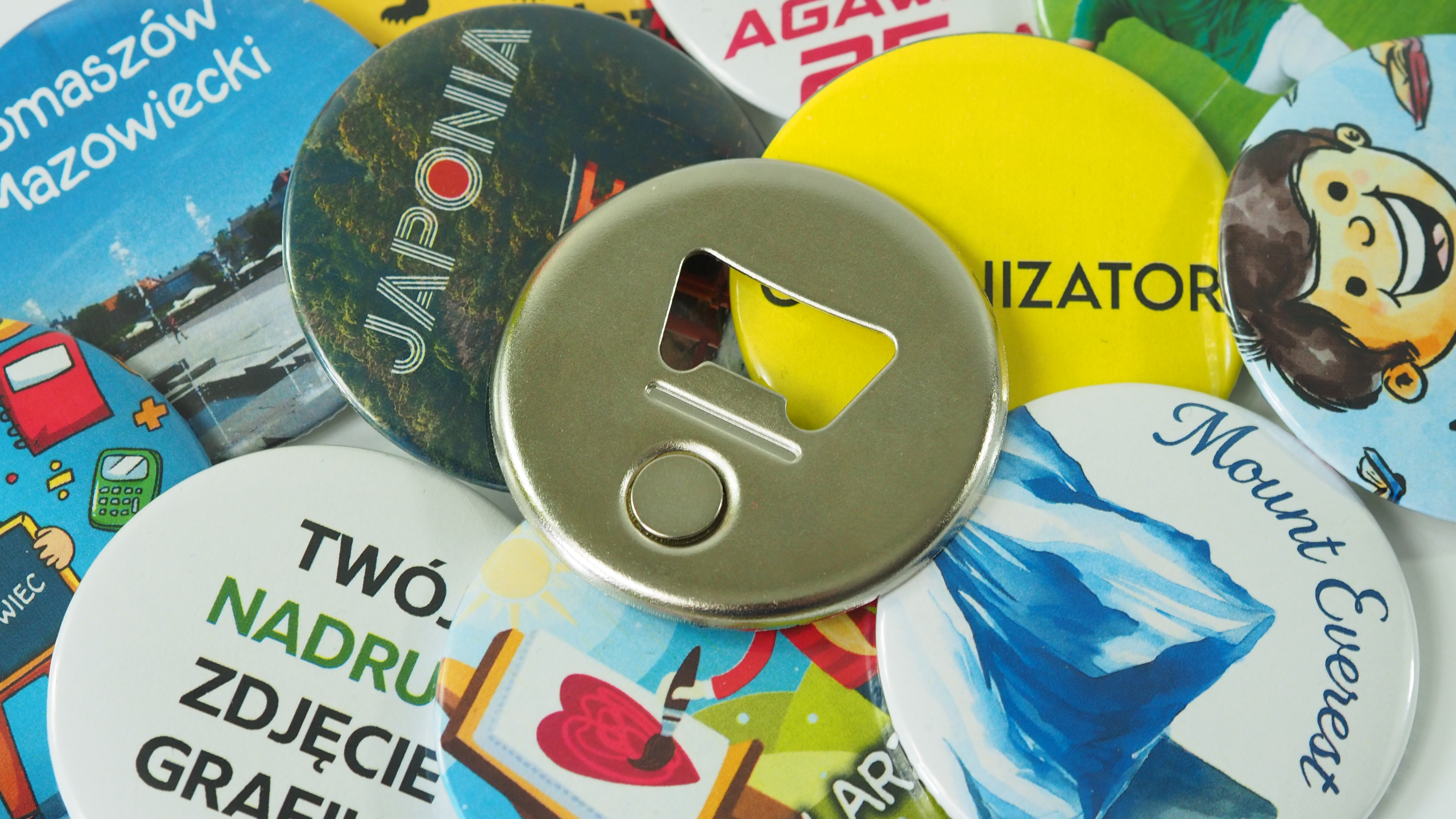 Elementy do składania znaczków z otwieraczem magnetycznym